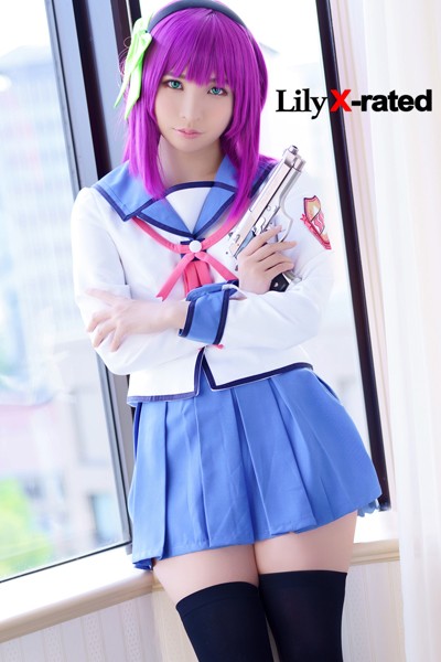 【写真集】Lily X-rated 見る者を強引に惚れさせる美少女×百合=銃とムチムチニーハイでイエスだね！｜